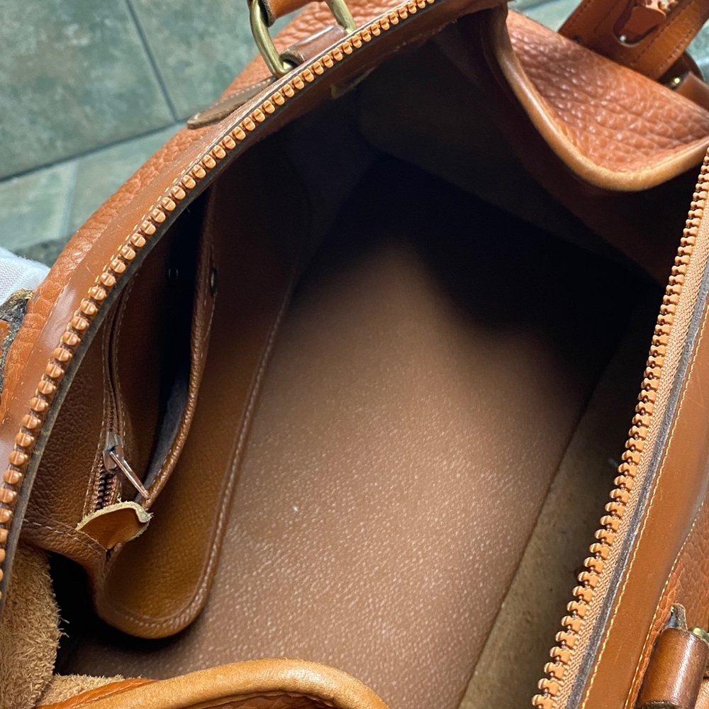 Dooney & Bourke AWL British Tan Gladstone, lock, keys, hangtag, strap USA 🇺🇸 - Picture 13 of 16